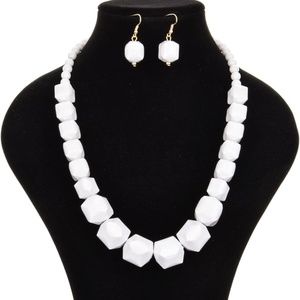 NWOT White Beads Necklace Dangle Earrings White Chunky Choker Acrylic African